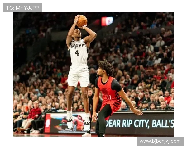 福克斯连中三记三分球迅速爆发独砍11分助球队领先开局